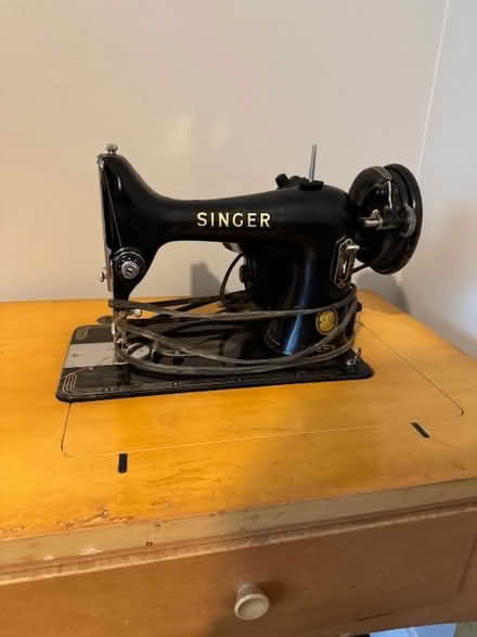 Photo of free Vintage Singer sewing machine (Bloomfield Hills) #1