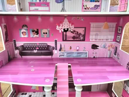 Photo of free Large dolls house (B47) #4