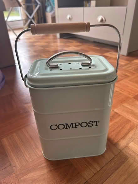 Photo of free Kitchen compost / food caddy (Hextable BR8) #1