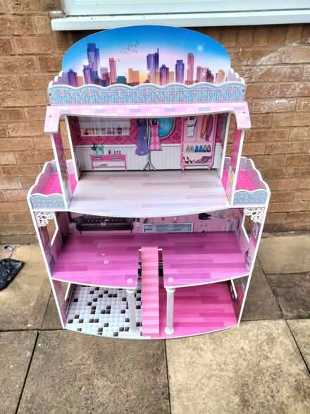 Photo of free Large dolls house (B47) #1