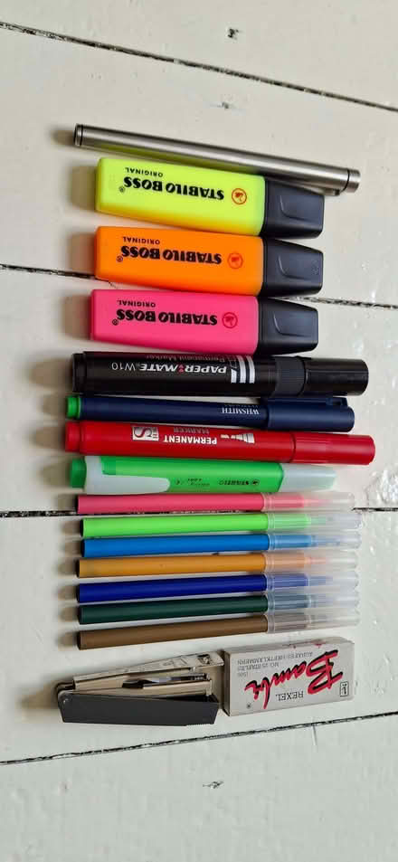 Photo of free Assorted coloured pens (Lower Broadheath WR2) #1
