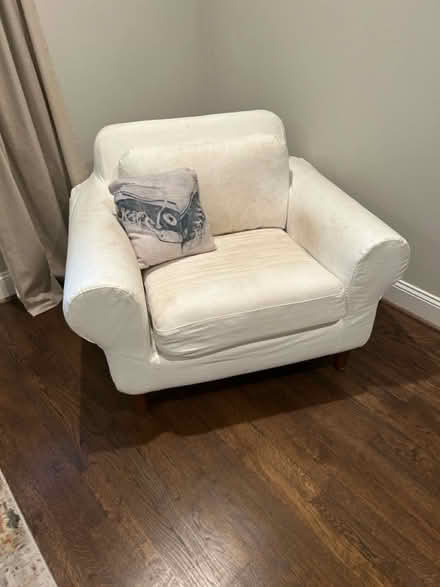 Photo of free White Chair (Sandy Springs-Riverside Dr) #1