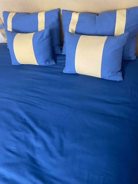 Photo of free Beautiful bedspread and cushions (Richmond TW9) #1
