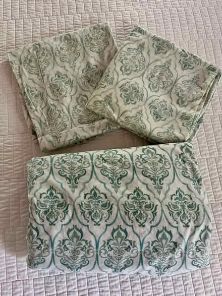 Photo of free King sized sheet & 2 pillowcases (Vienna community center) #1