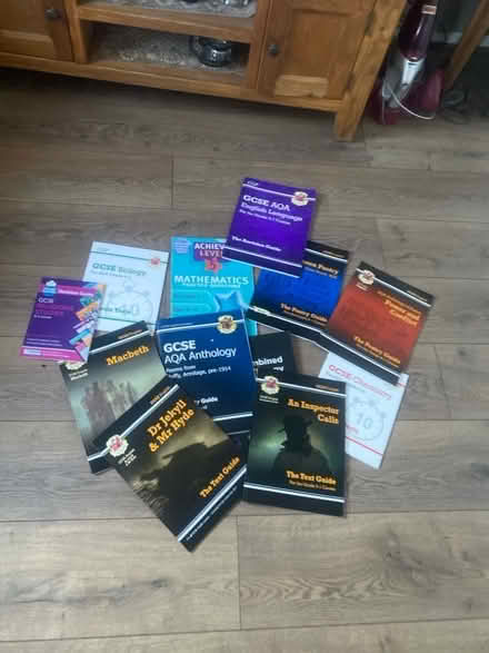 Photo of free GCC books (Whitworth Halls of Residence M14) #1
