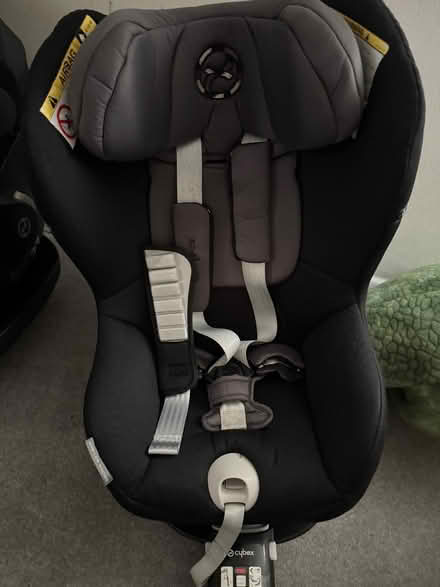 Photo of free Toddler car seat with base (Roehampton SW15) #1