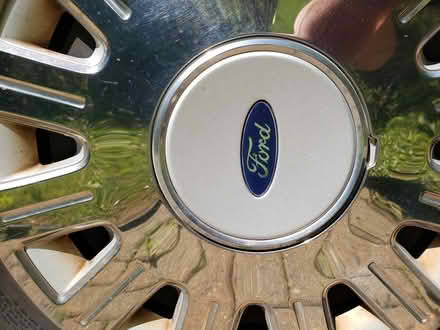Photo of Ford 2005 Crown Victoria center cap (Near Boot Rd and Country Lane) #1