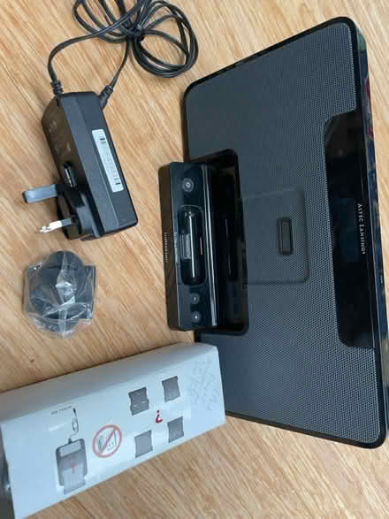 Photo of free iPod docking station (OX4 3) #1