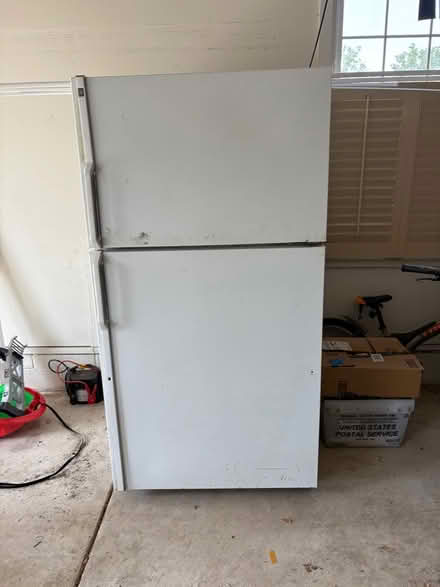 Photo of free Fridge (Lake forest (off of Ellsworth)) #3