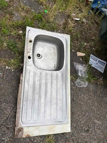 Photo of free Sink (Kt5 9pw) #1