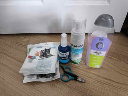 Photo of free Cat shampoo, dry shampoo, woundcare (Se1 8qt) #1