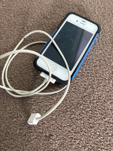 Photo of free iPhone 4 with lead no charger (Far Bletchley MK3) #1