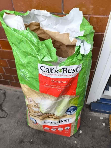 Photo of free Cat litter, quarter remaining (Se1 8qt) #2