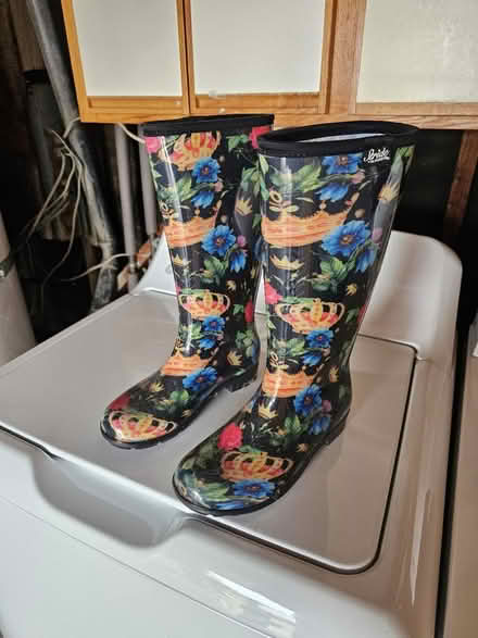 Photo of free Rain Boots size 7 (South San Francisco) #1