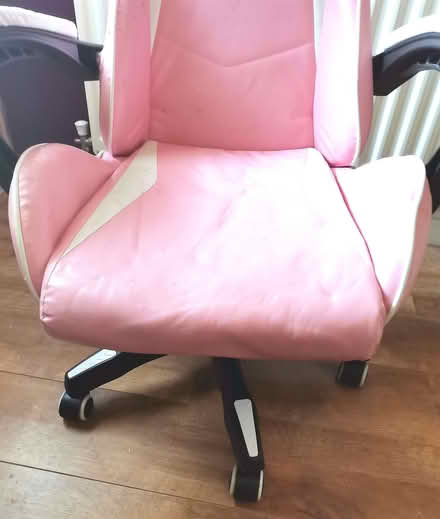 Photo of free Pink adjustable computer/ desk / office chair (Low Beechburn DL15) #3