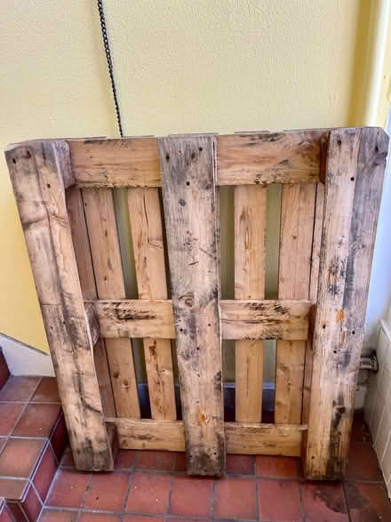 Photo of free Wooden pallet (Stockbridge EH2) #1