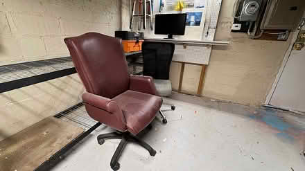 Photo of free Office chairs (Woodbury near tv tower) #1