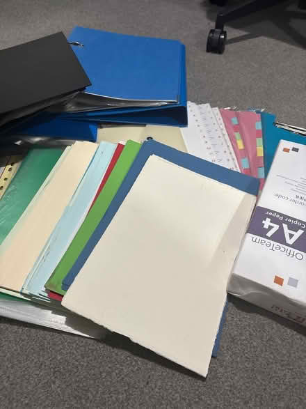 Photo of free dividers / folders / paper (NN3 Meadowfields) #2