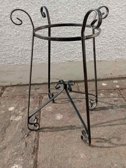 Photo of free Hanging basket stand (New Greens AL3) #1