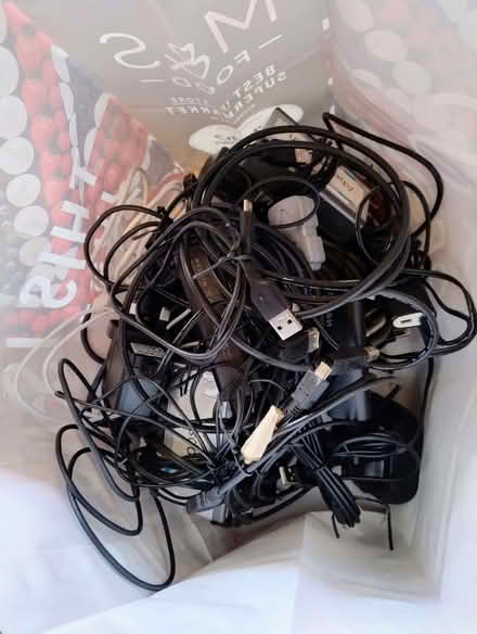 Photo of free bag of usb cables (Meole Brace SY3) #1