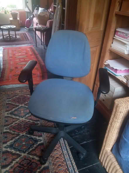 Photo of free Desk chair (Lower Holloway N7) #1