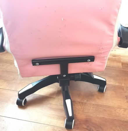 Photo of free Pink adjustable computer/ desk / office chair (Low Beechburn DL15) #4