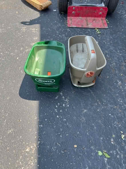 Photo of free spreaders (Aurora) #2