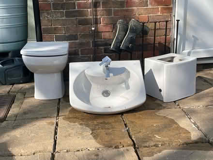 Photo of free Toilet and sink (Polegate) #1