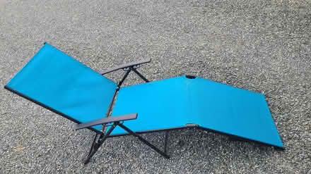 Photo of free outdoor lawn lounger (Bush Point) #1