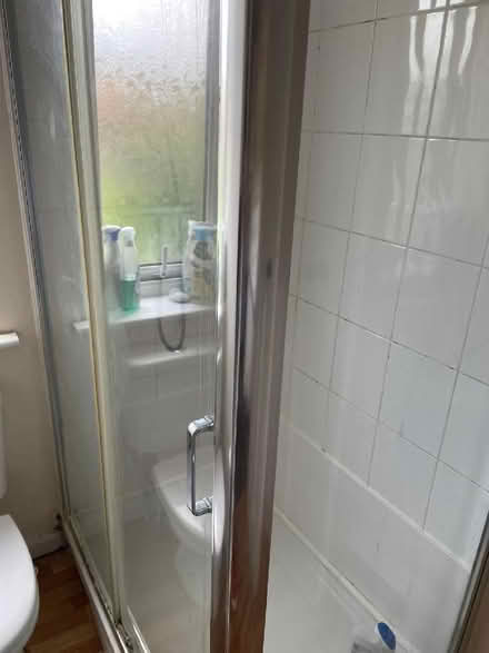 Photo of free Shower Tray & Enclosure, 1200x760mm (CT2) #1