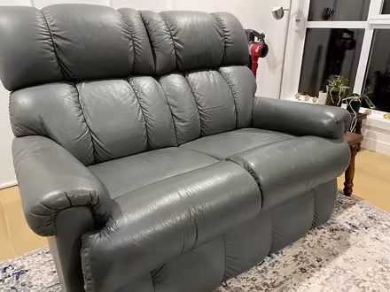 Photo of free Lounge set (North Rothbury) #1
