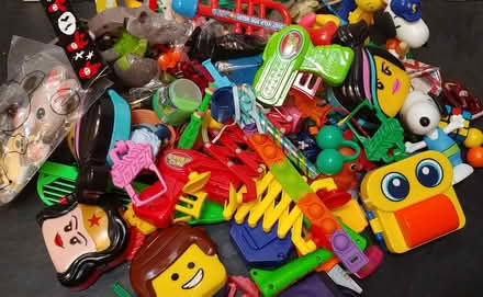 Photo of free Assorted Party Favors (94087) #1