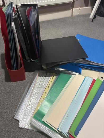Photo of free dividers / folders / paper (NN3 Meadowfields) #1
