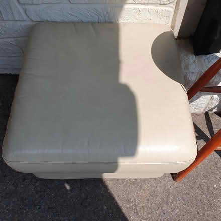 Photo of free cream leather pouffe (mansfield, NG18) #1