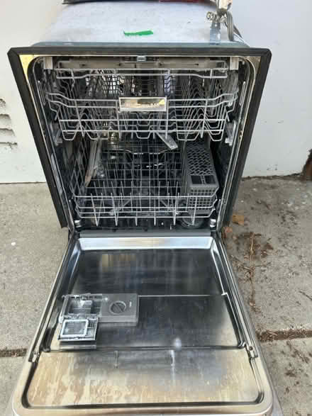 Photo of free Bosch dishwasher (Pasadena, Ca) #1