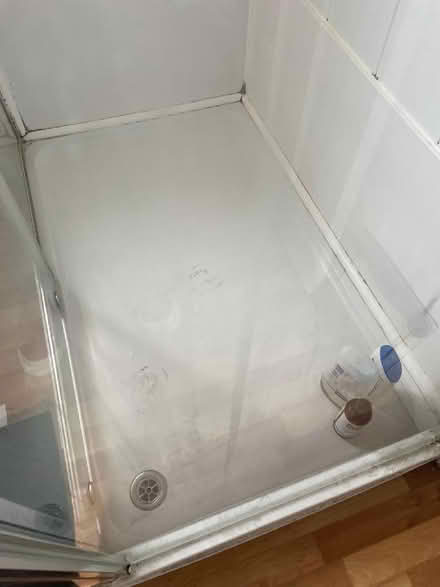 Photo of free Shower Tray & Enclosure, 1200x760mm (CT2) #2
