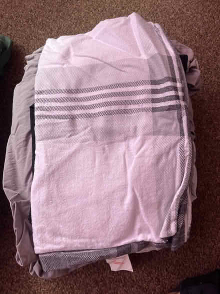 Photo of free Single bed beddings includes pillowcases and duvet cover (Dunkirk NG7) #1