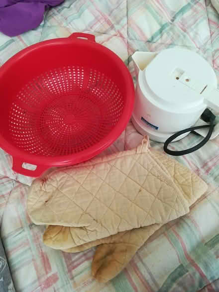 Photo of free Colander, kettle and oven gloves (Dartmouth) #1