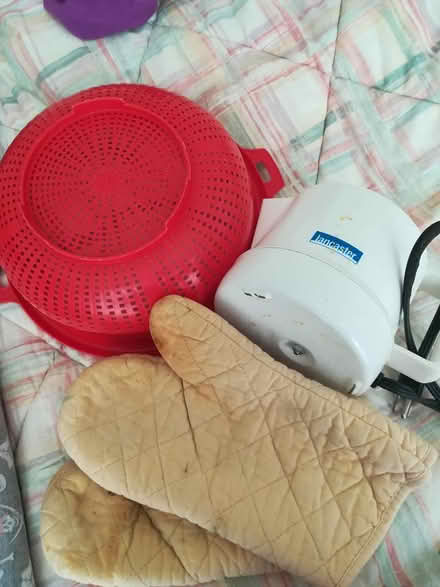 Photo of free Colander, kettle and oven gloves (Dartmouth) #2