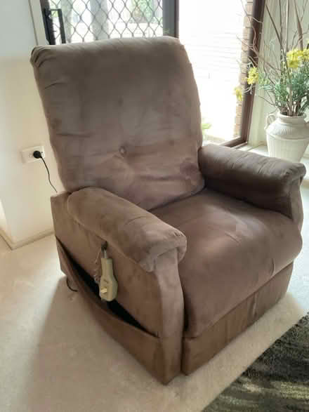 Photo of free Electric recliner lift chair (Near Hurstville Oval) #3