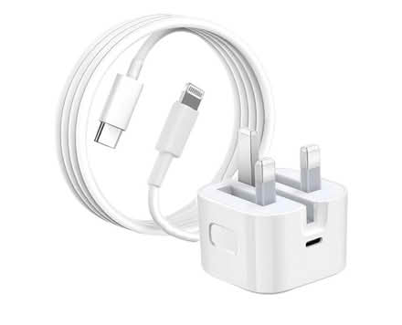Photo of Charger IPhone 11 (Crown street RG1) #1