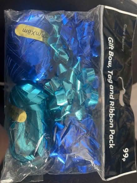 Photo of free Gift bow, tag and ribbon pack (Tyburn B24) #1