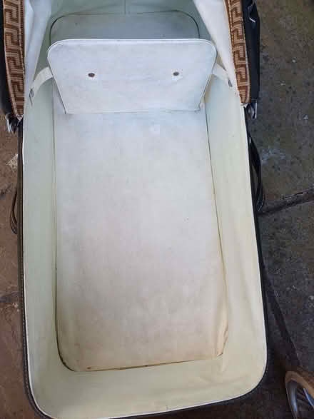 Photo of free Vintage 1960s Dolls Pram/Carry Cot (CT7) #3