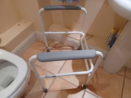 Photo of free NRS economy toilet frame M00869 (for support using a toilet) (Summertown OX2) #1