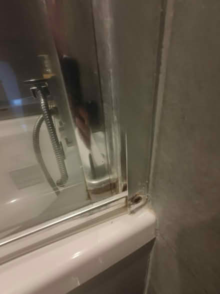 Photo of free Aquadart Glass Folding Shower Door (Welwyn Garden City) #2
