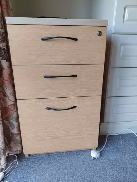 Photo of free desk pedestal 42cm wide, w 2 drawers & hanging file section (Summertown OX2) #4