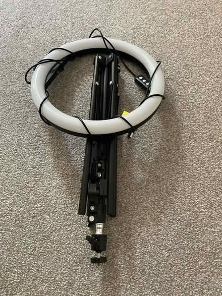 Photo of free Ring light with support leg (Strawberry Hill TW1) #1