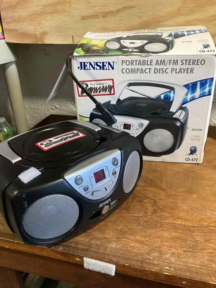 Photo of free compact disc player & radio (Belmont, MA) #1