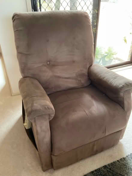 Photo of free Electric recliner lift chair (Near Hurstville Oval) #4