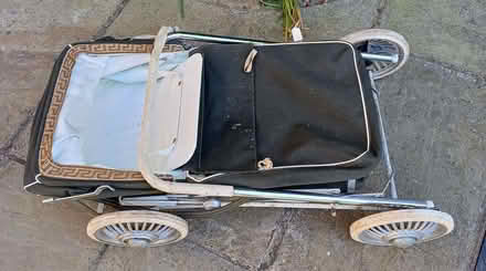 Photo of free Vintage 1960s Dolls Pram/Carry Cot (CT7) #2